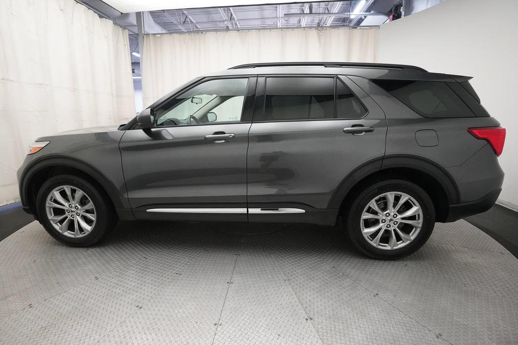 Used 2020 Ford Explorer XLT w/ Equipment Group 202A AWD/4WD image 24