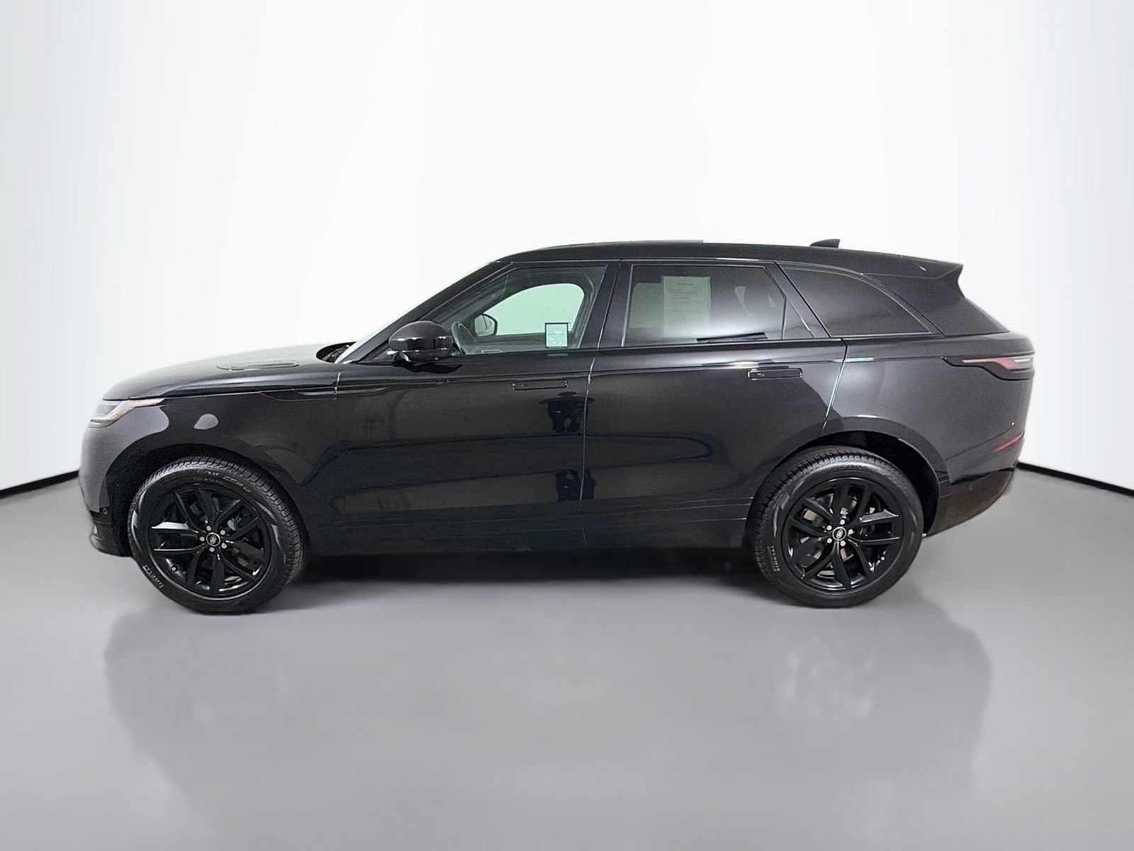 Used 2026 Land Rover Range Rover Velar Dynamic SE AWD/4WD image 2