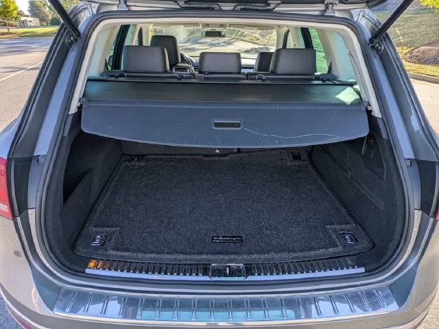 Used 2016 Volkswagen Touareg Sport AWD/4WD image 13
