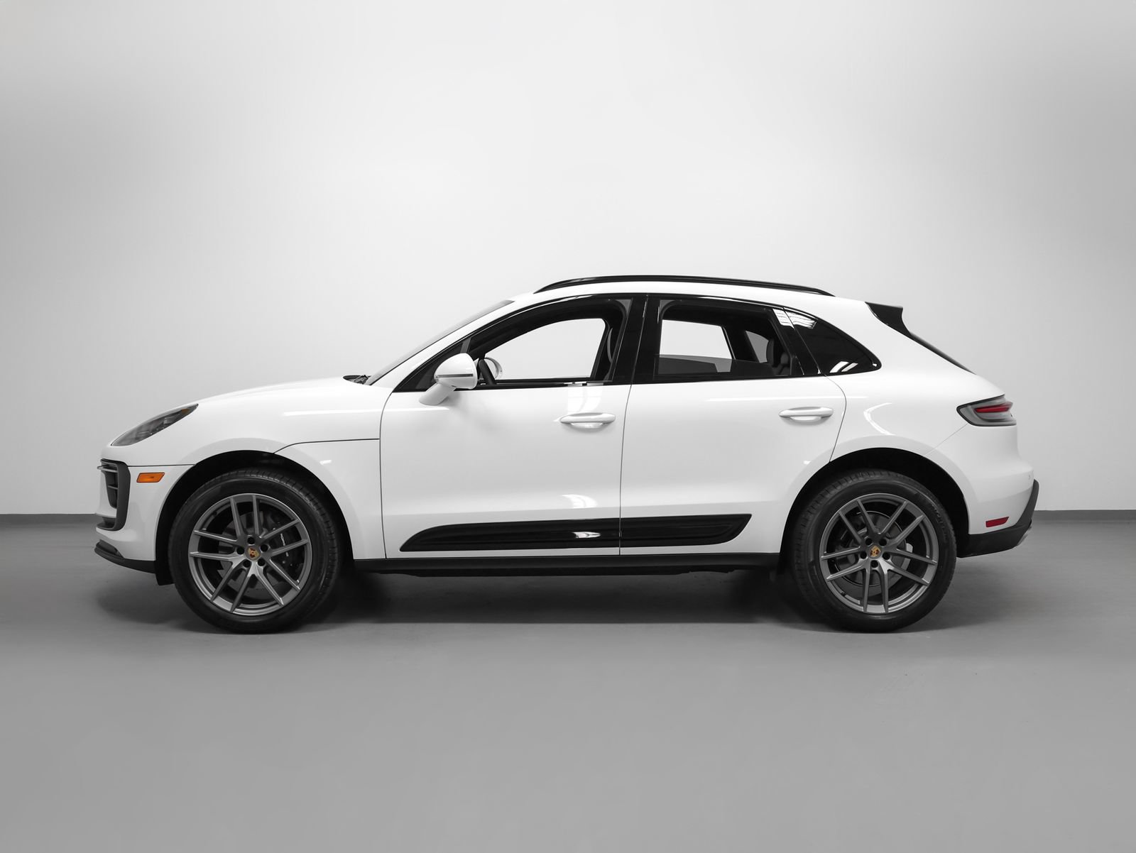 New 2026 Porsche Macan AWD/4WD image 2
