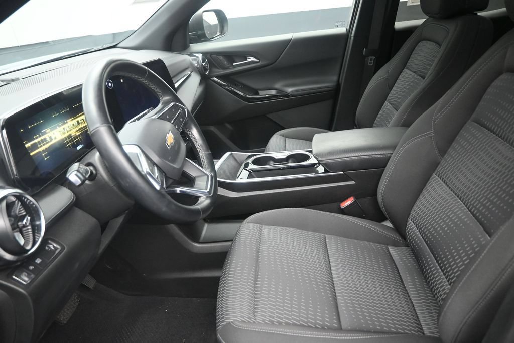 Used 2025 Chevrolet Equinox LT FWD image 12