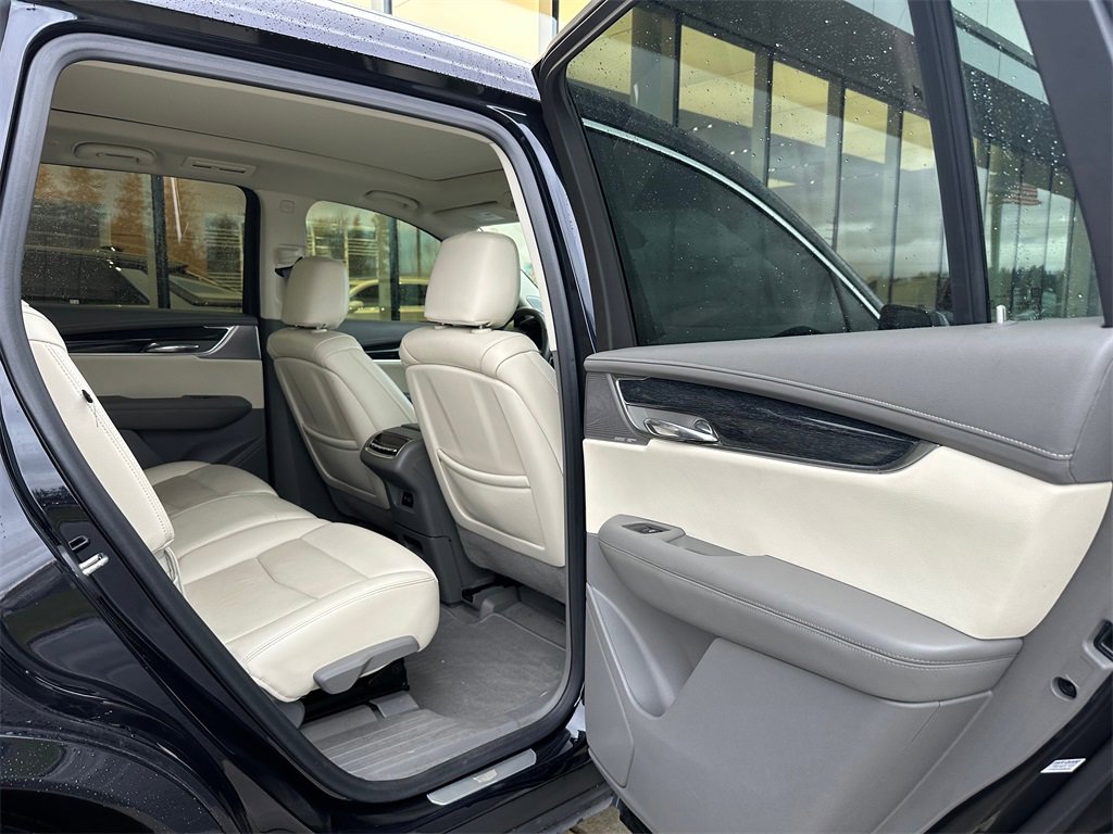 Used 2021 Cadillac XT6 Premium Luxury image 13