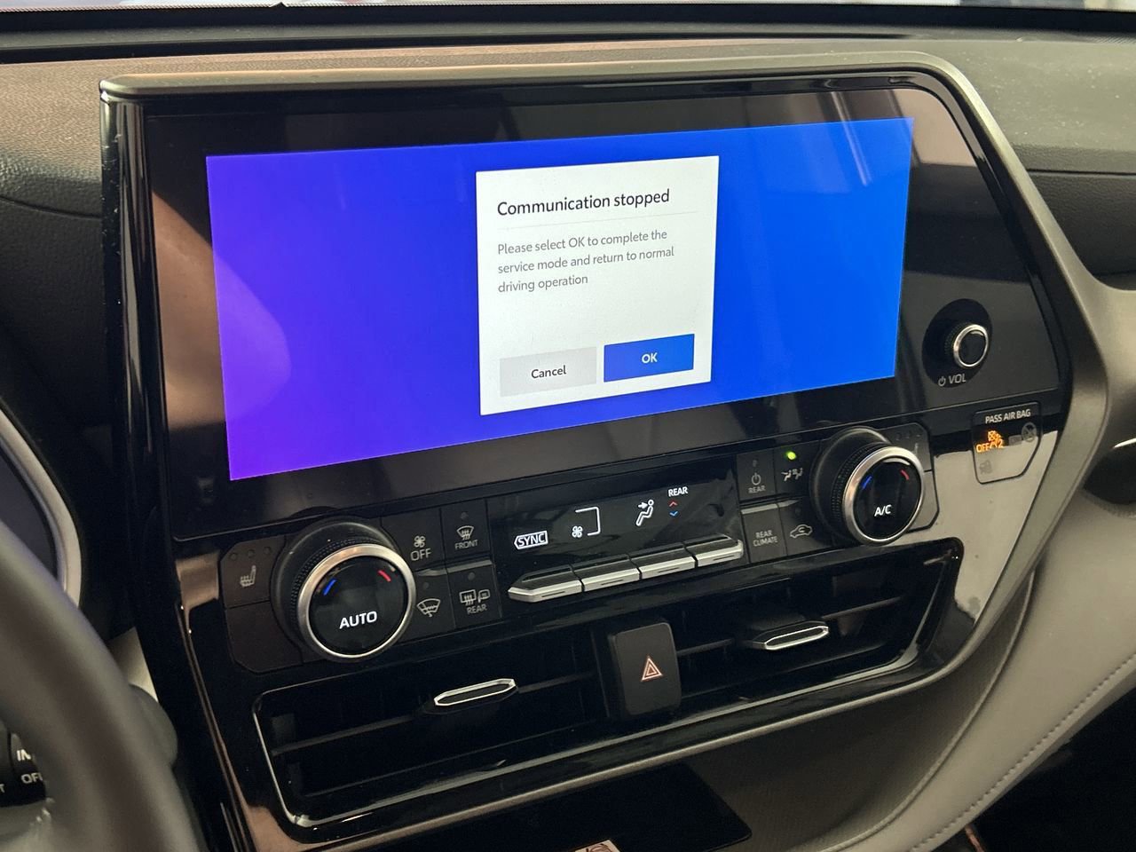 Used 2025 Toyota Highlander XLE image 18