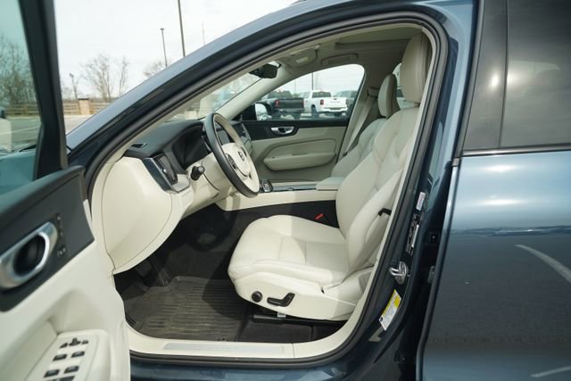 Used 2024 Volvo XC60 B5 Plus w/ Protection Package Premier image 14