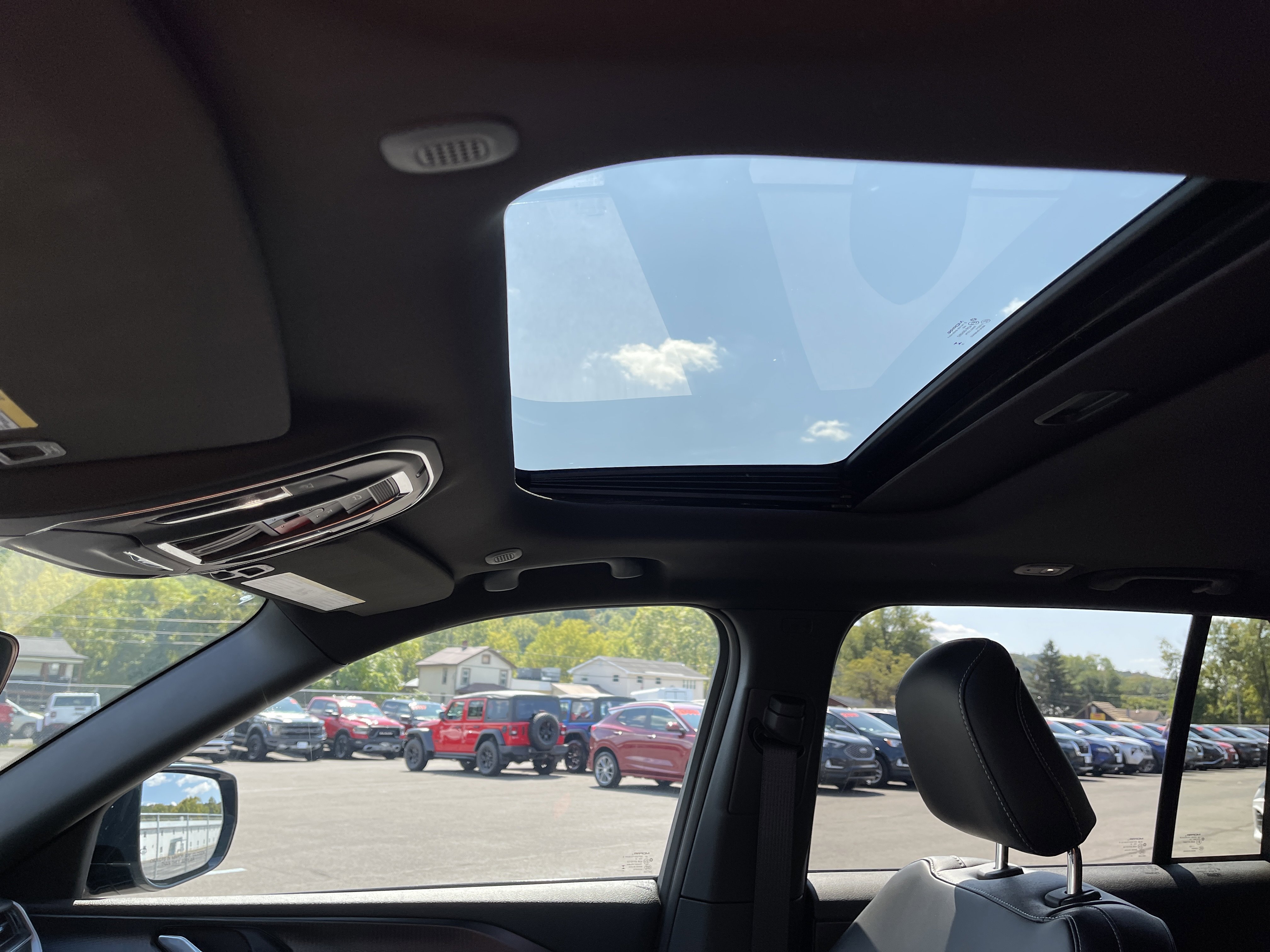 New 2025 Jeep Grand Cherokee Altitude image 6