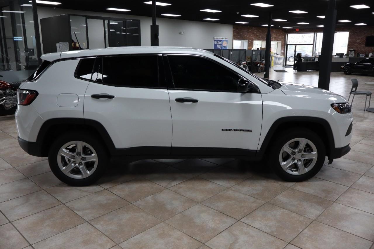 Used 2023 Jeep Compass Sport image 6