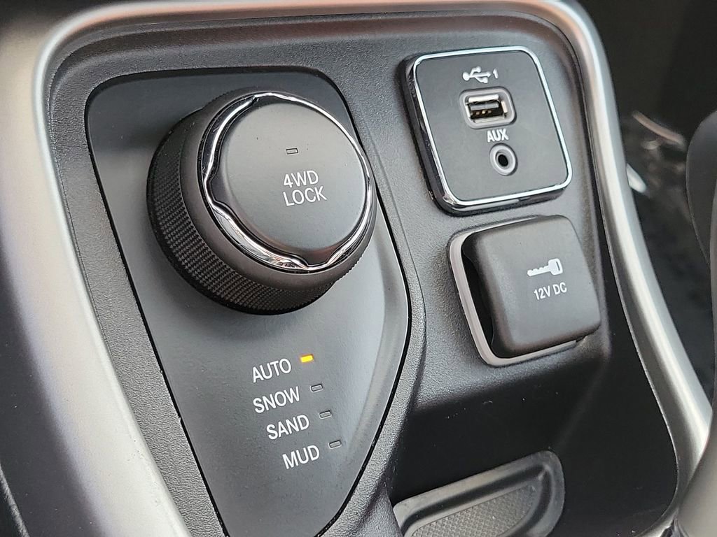 Used 2021 Jeep Compass Latitude w/ Sun and Sound Group AWD/4WD image 36