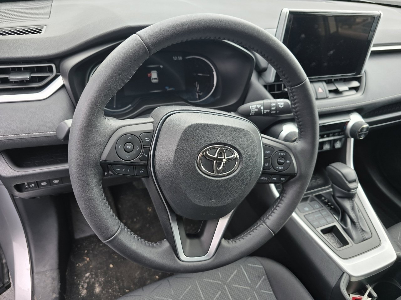 Used 2023 Toyota RAV4 XLE w/ Convenience Package image 16