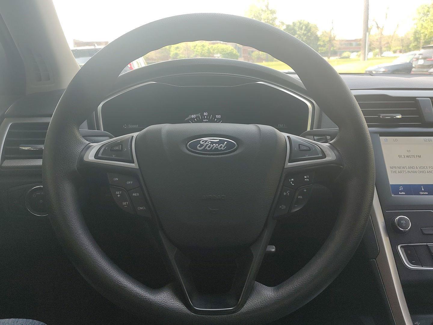 Used 2020 Ford Fusion SE FWD image 14