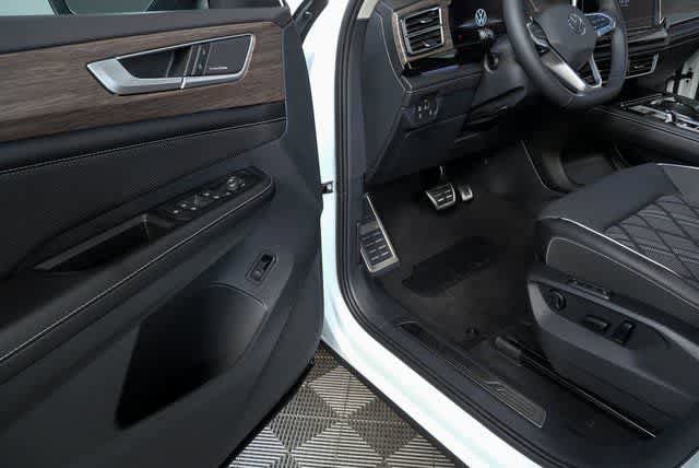 New 2026 Volkswagen Atlas SEL Premium R-Line image 8