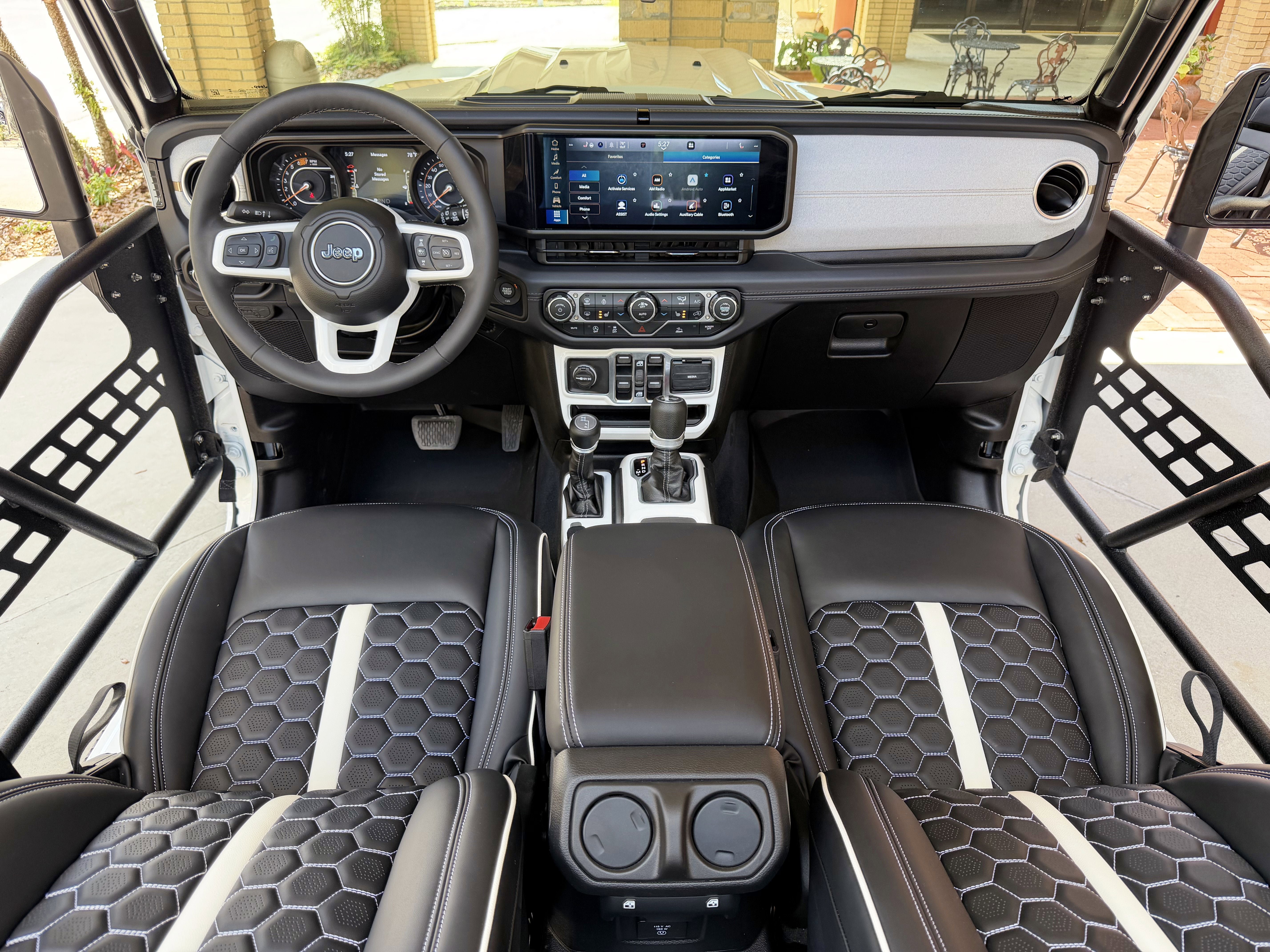 Used 2026 Jeep Wrangler Sahara AWD/4WD image 14