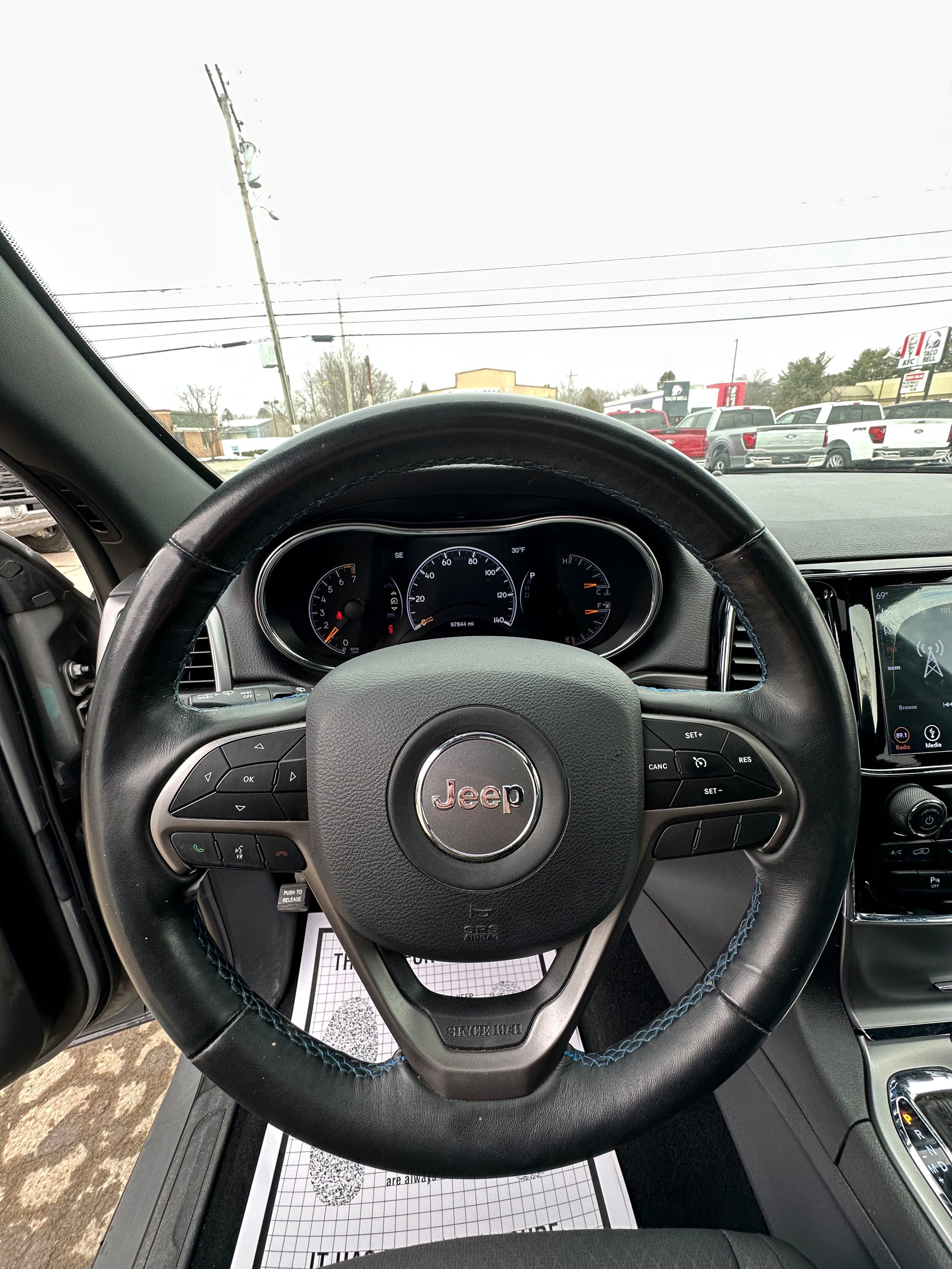 Used 2019 Jeep Grand Cherokee Laredo AWD/4WD image 12