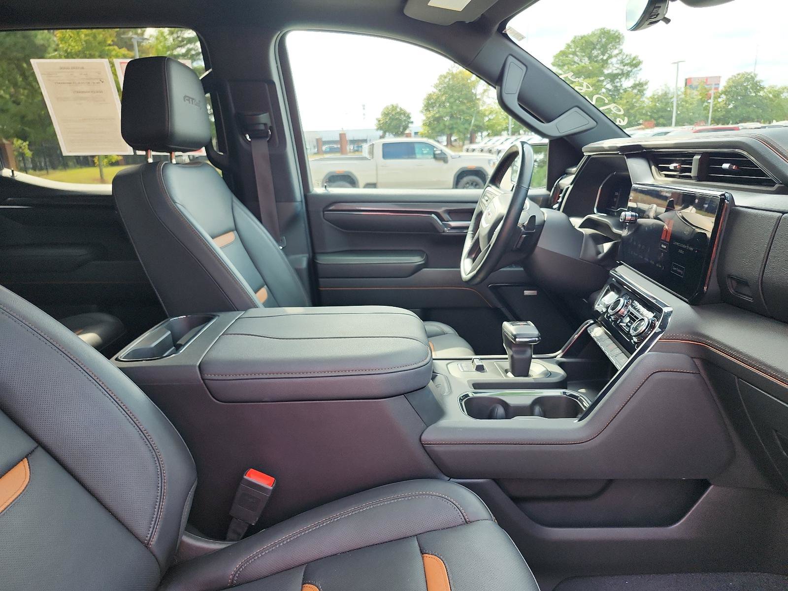 Used 2024 GMC Sierra 1500 AT4 w/ Technology Package AWD/4WD image 9