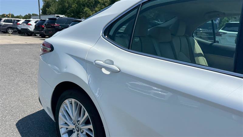 Used 2019 Toyota Camry XLE FWD image 23