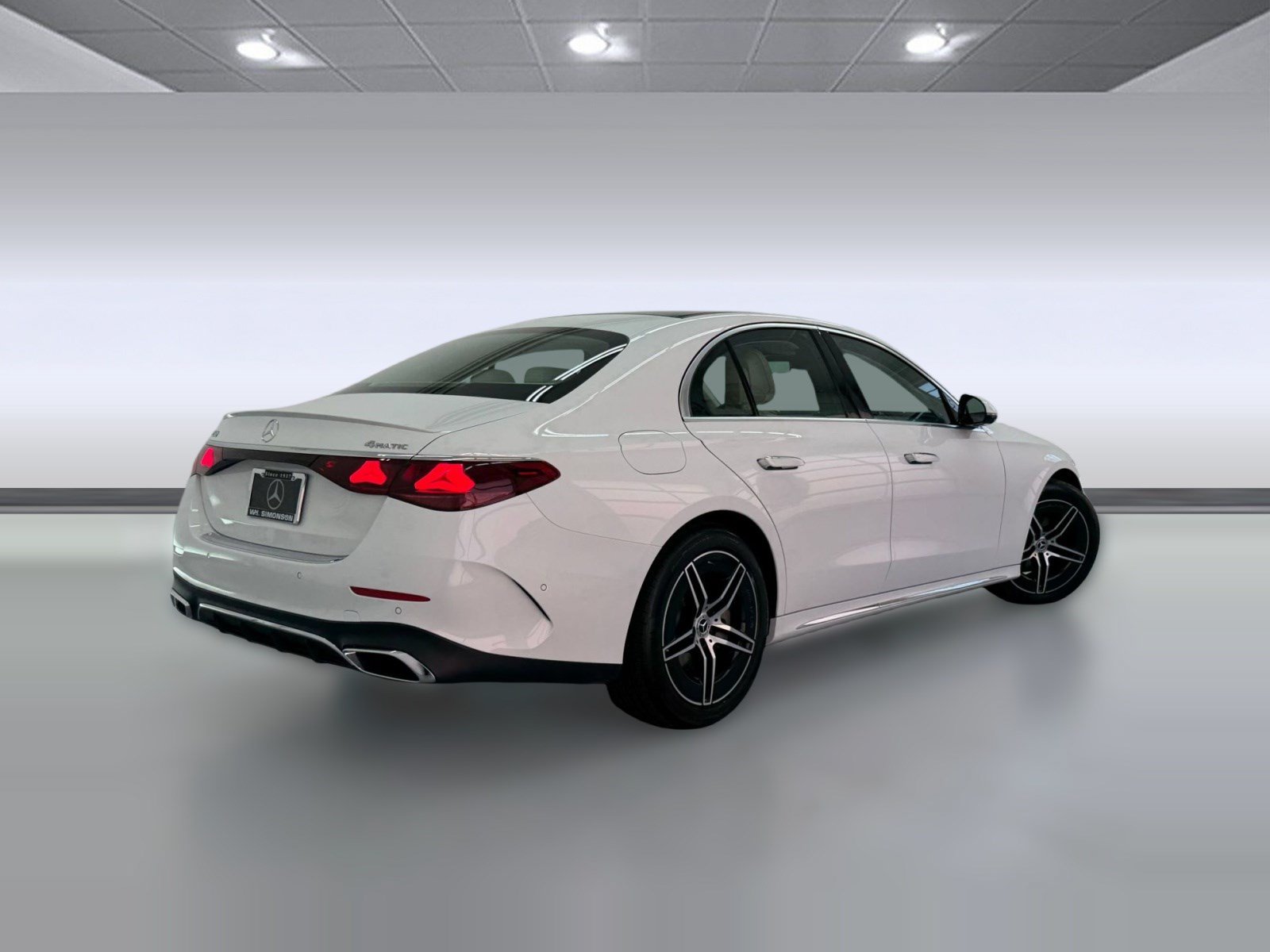 Used 2025 Mercedes-Benz E 350 4MATIC Sedan image 8