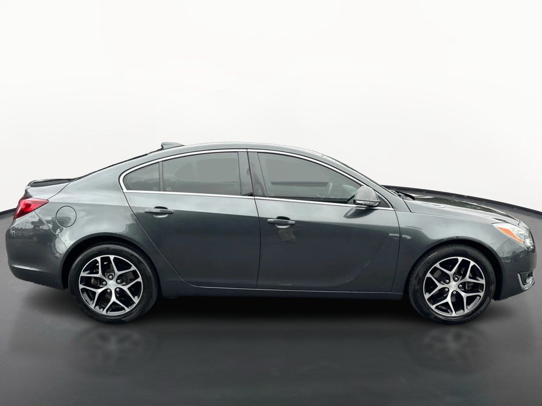Used 2017 Buick Regal Sport Touring FWD image 2