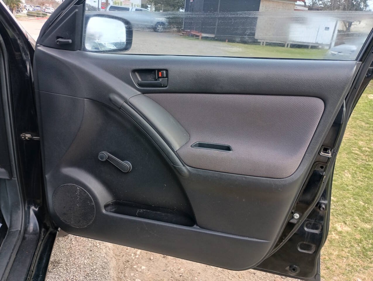 Used 2003 Toyota Matrix FWD image 17