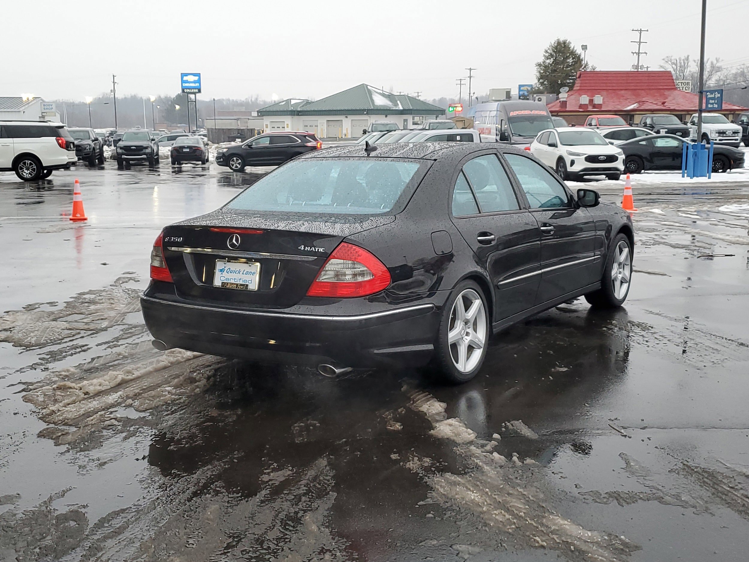 Used 2009 Mercedes-Benz E 350 4MATIC Sedan image 4