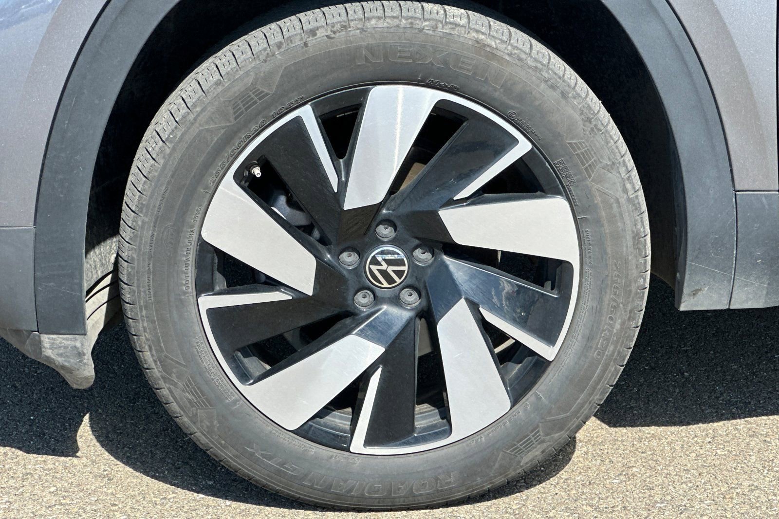 Used 2024 Volkswagen Atlas Cross Sport SE image 45