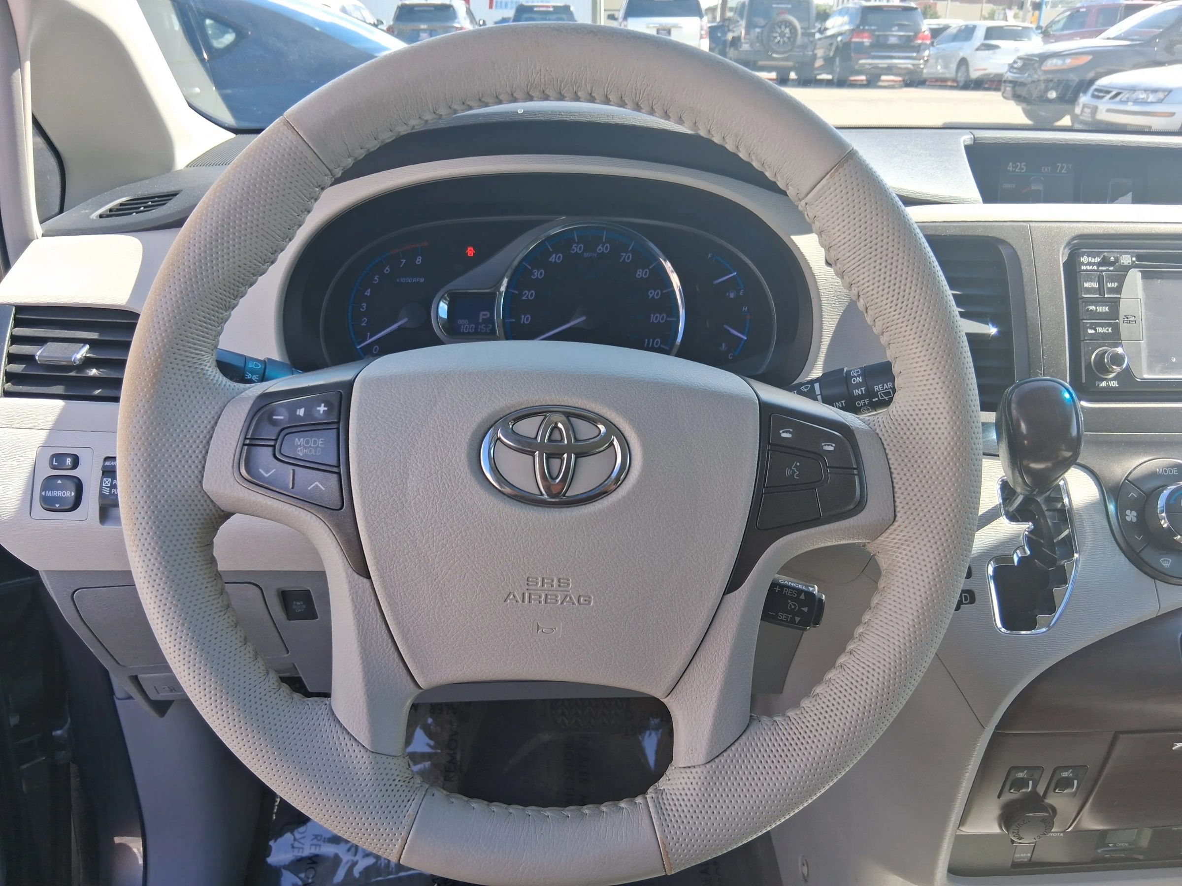 Used 2013 Toyota Sienna XLE w/ Entertainment Pkg FWD image 13