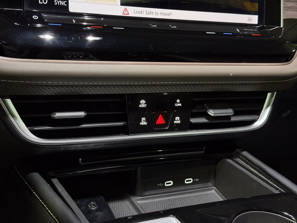 Certified 2024 Volkswagen Atlas SEL AWD/4WD image 17