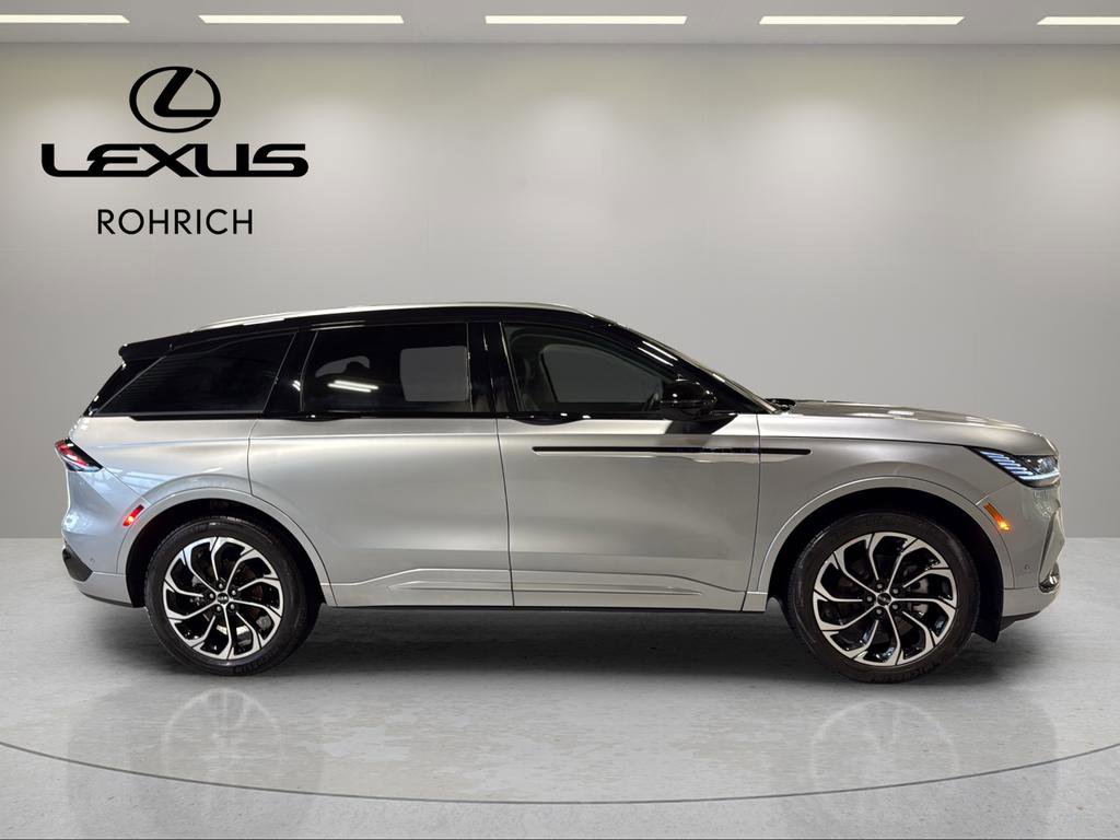 Used 2024 Lincoln Nautilus Reserve image 5