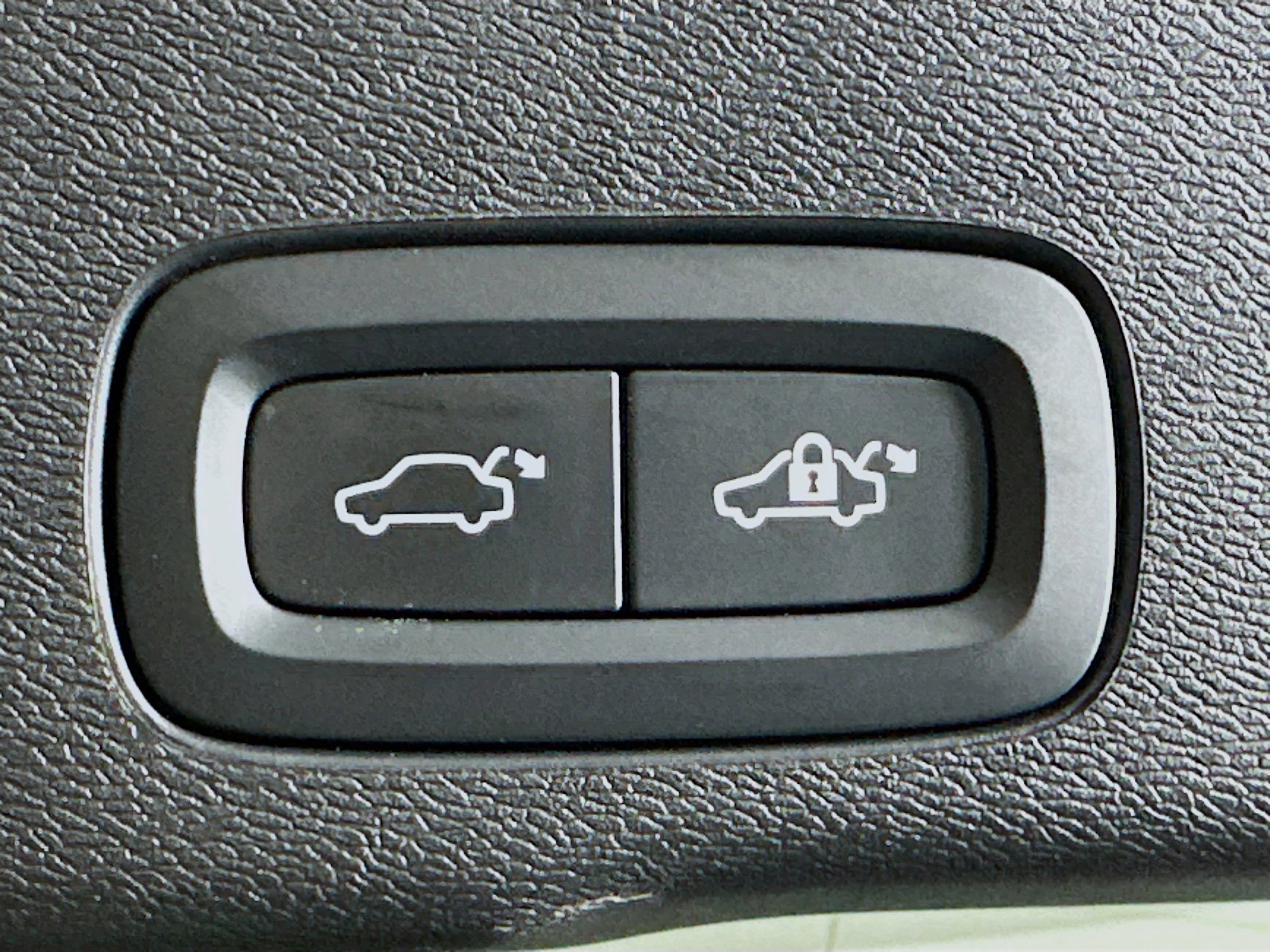 Used 2024 Volvo XC60 B5 Core image 31