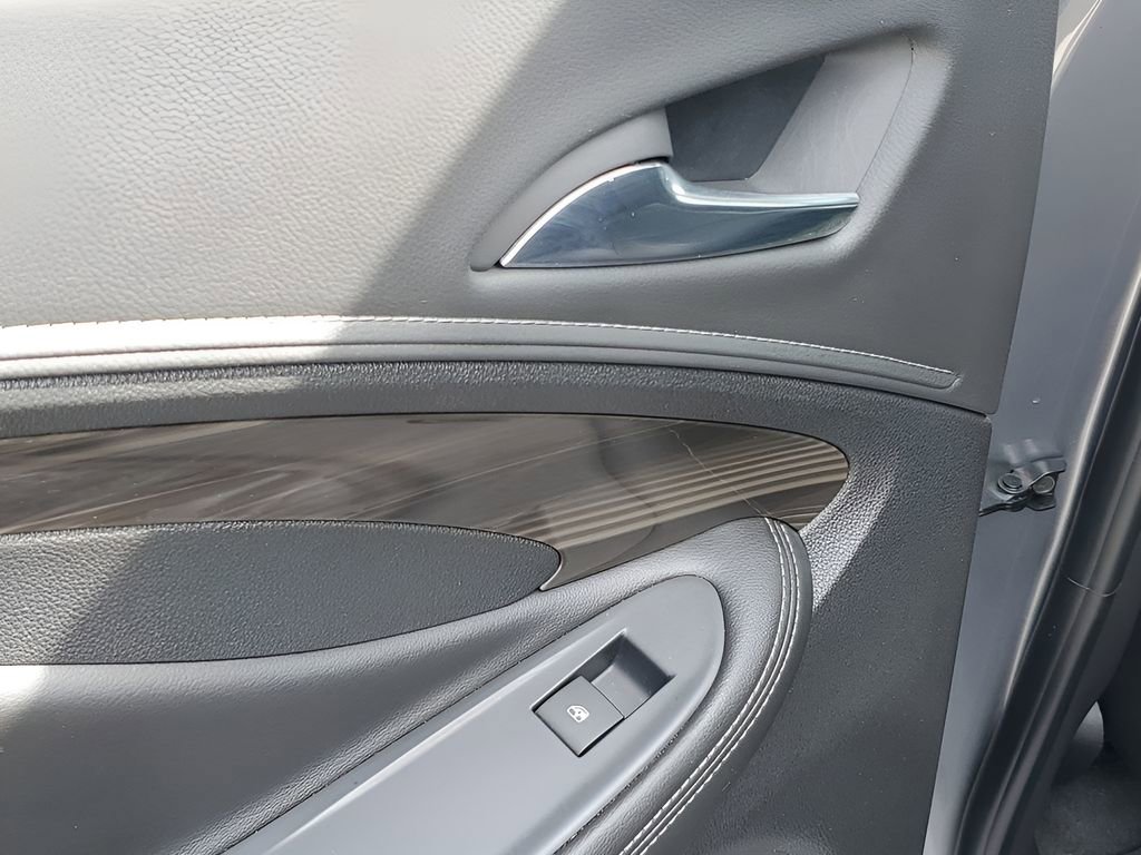 Used 2020 Buick Envision Essence image 47