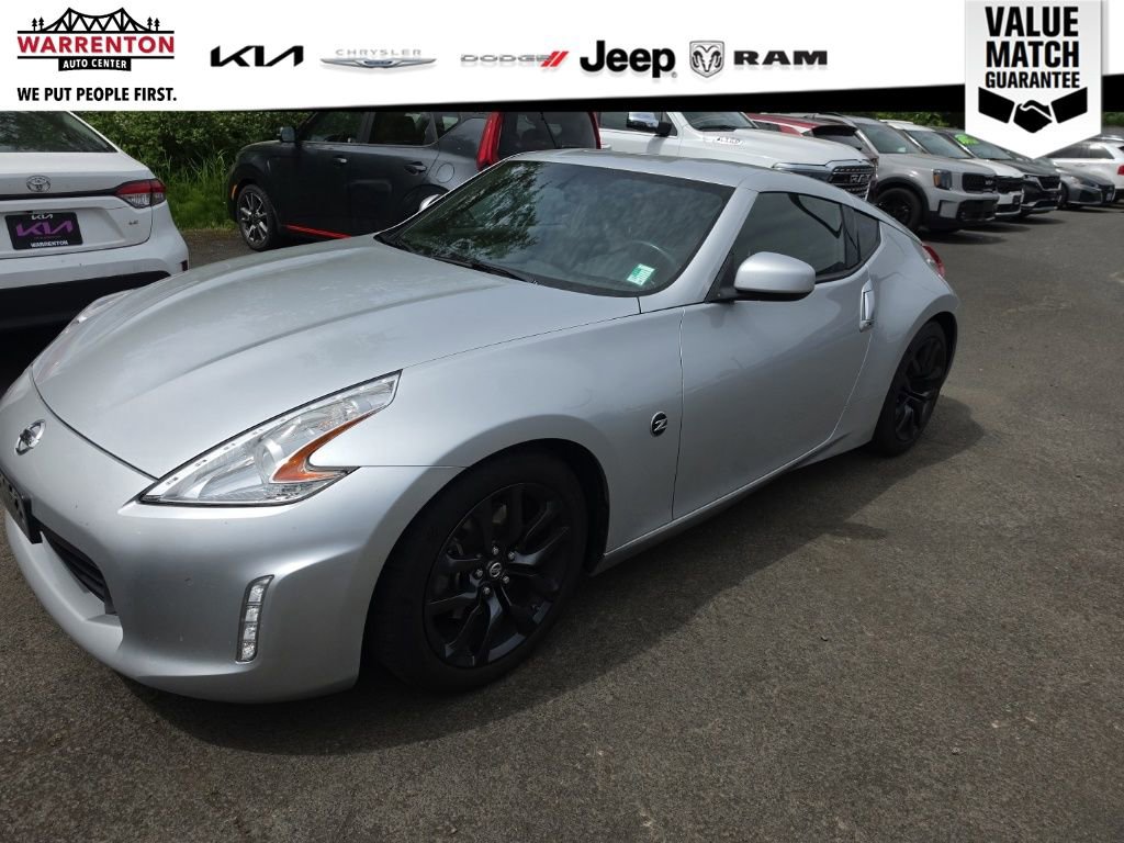 Used 2016 Nissan 370Z Coupe RWD image 1