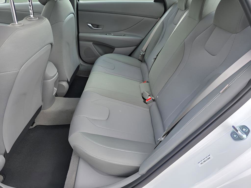 New 2026 Hyundai Elantra SE FWD image 11