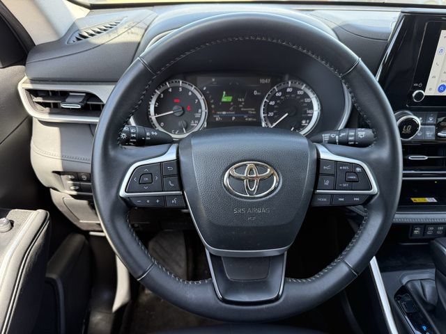 Used 2023 Toyota Highlander XLE FWD image 14