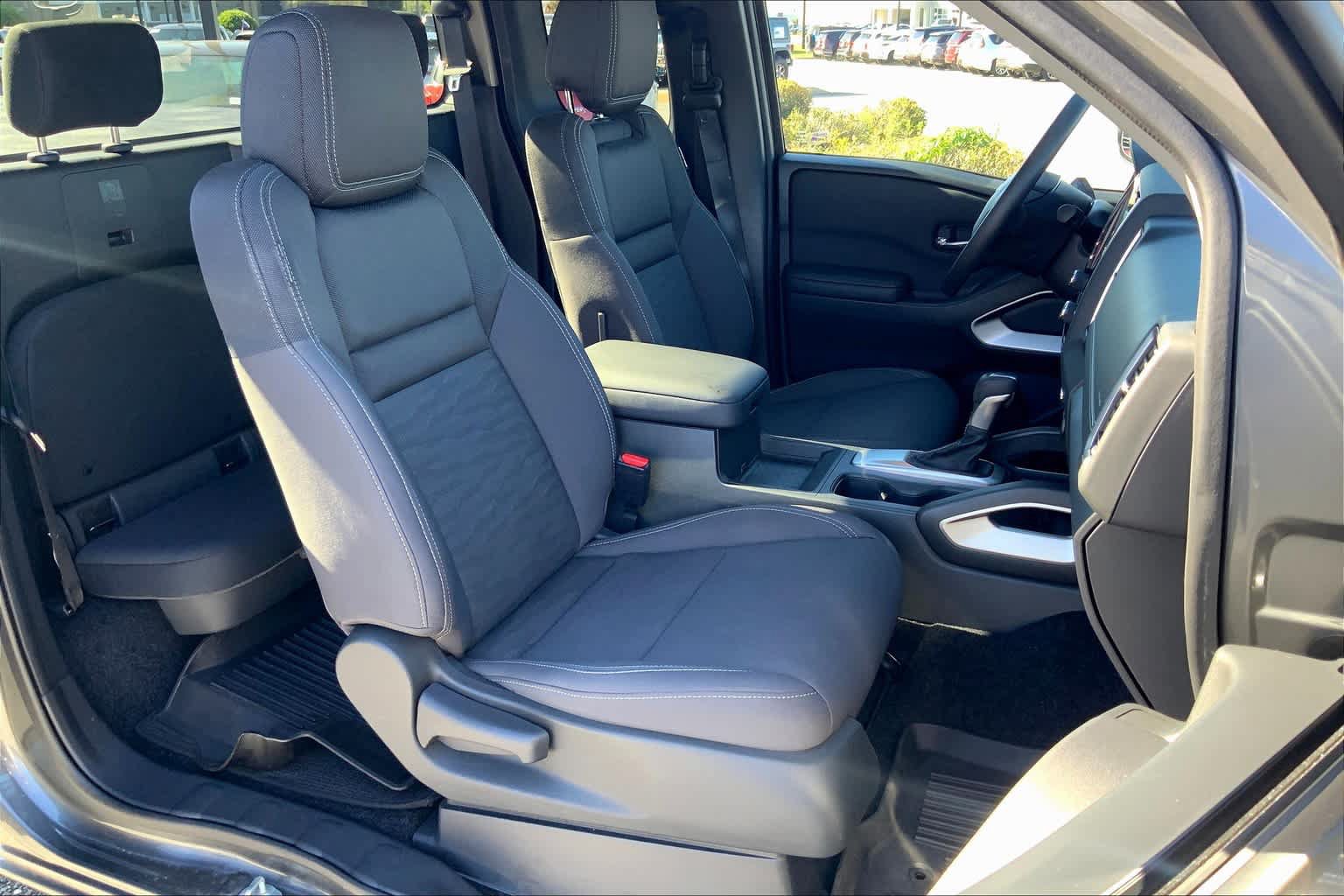 Used 2023 Nissan Frontier SV w/ Technology Package RWD image 9
