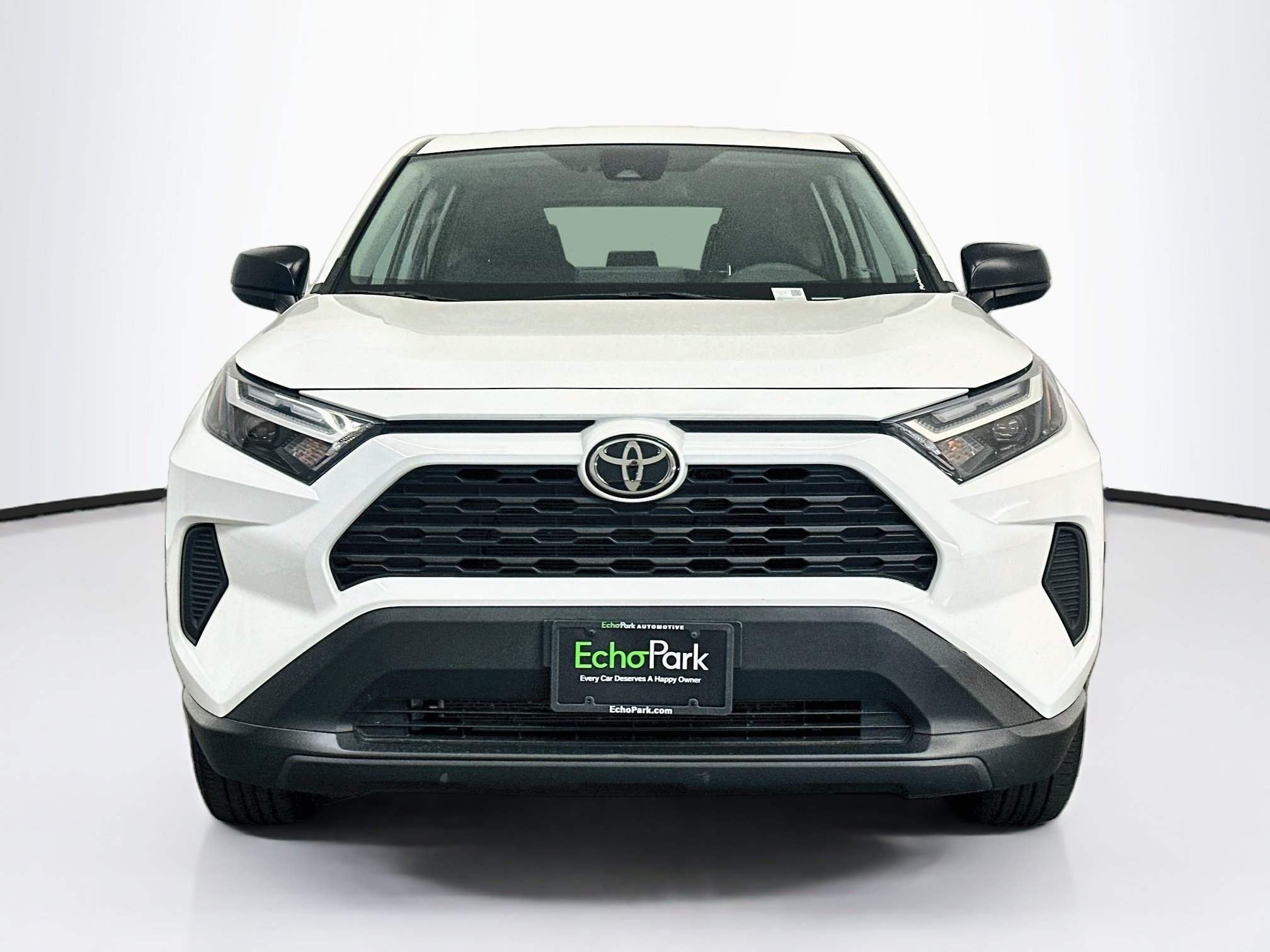 Used 2025 Toyota RAV4 LE AWD/4WD image 2
