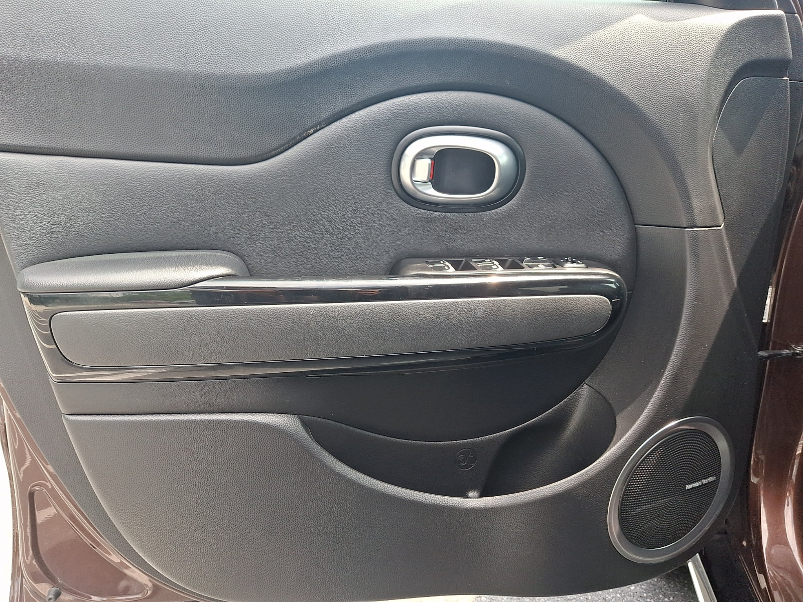 Used 2017 Kia Soul + FWD image 12