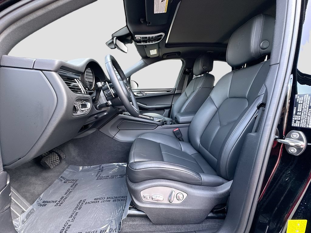 Certified 2026 Porsche Macan AWD/4WD image 5