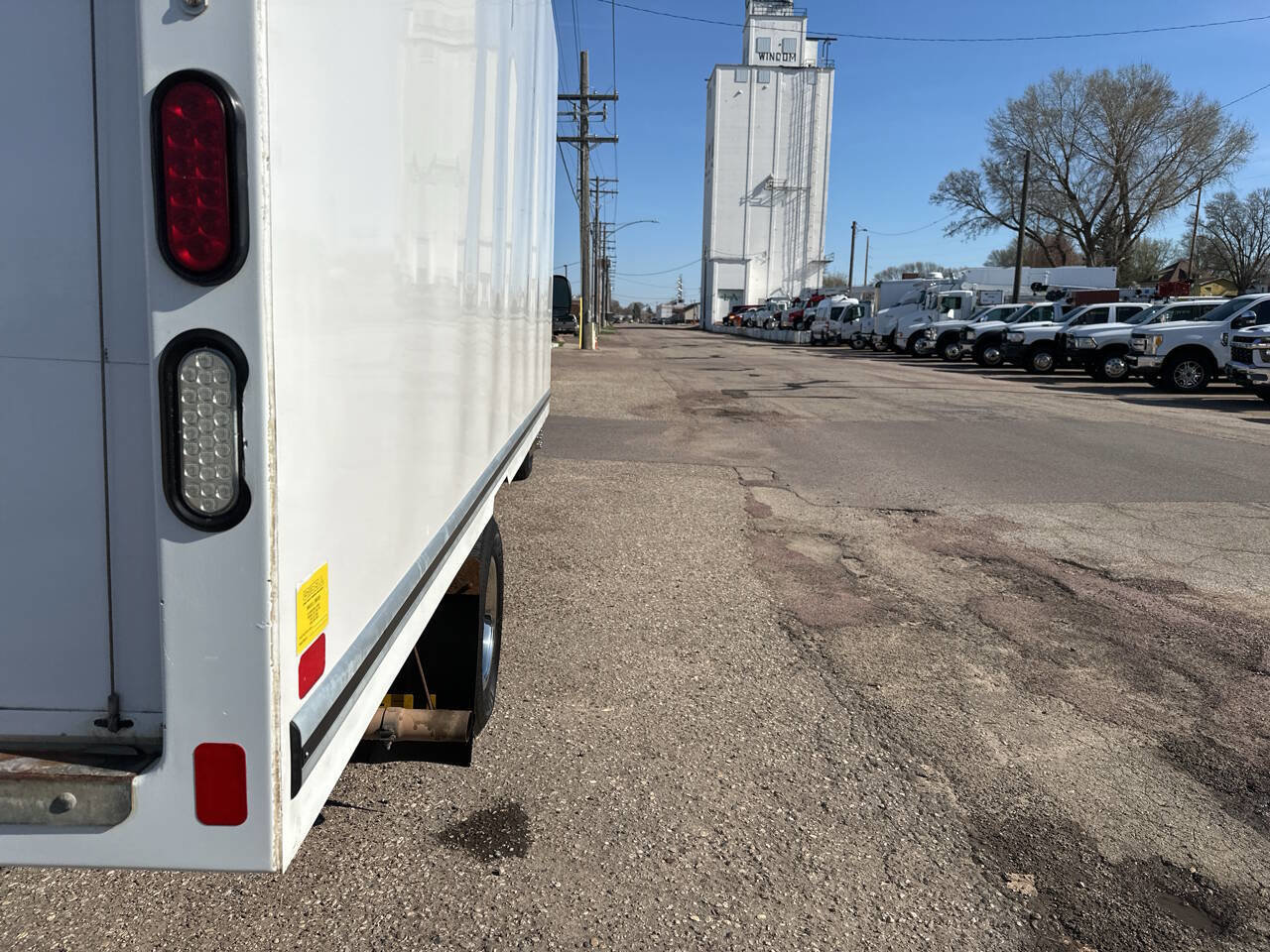 Used 2017 Ford E-350 and Econoline 350 Super Duty w/ Exterior Upgrade Package image 29