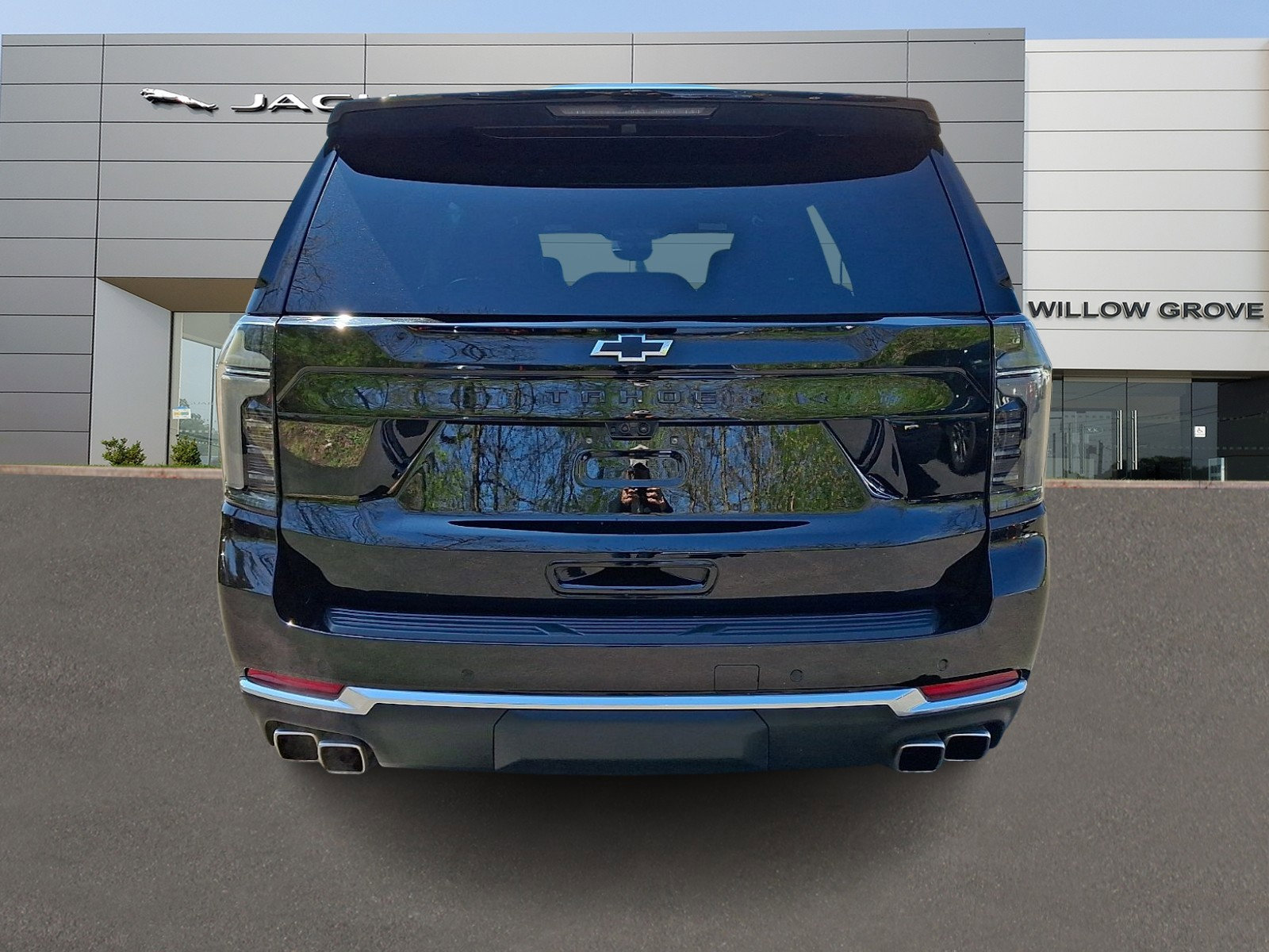 Used 2025 Chevrolet Tahoe High Country AWD/4WD image 8