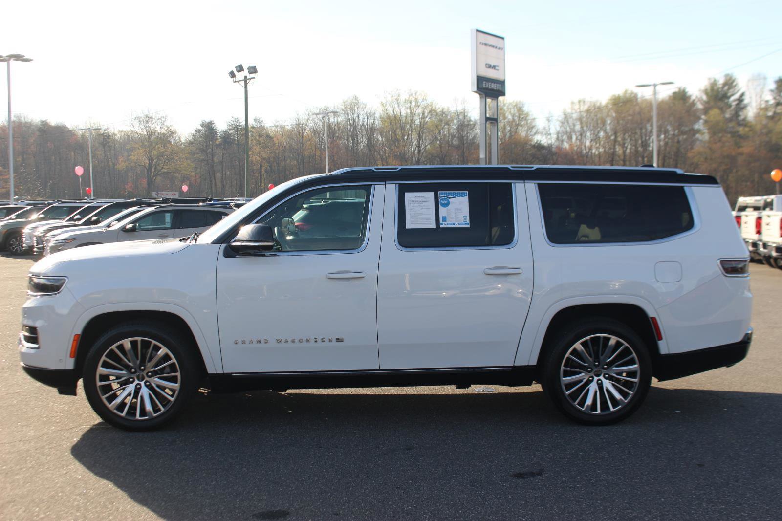 Used 2024 Jeep Grand Wagoneer L Series III image 4