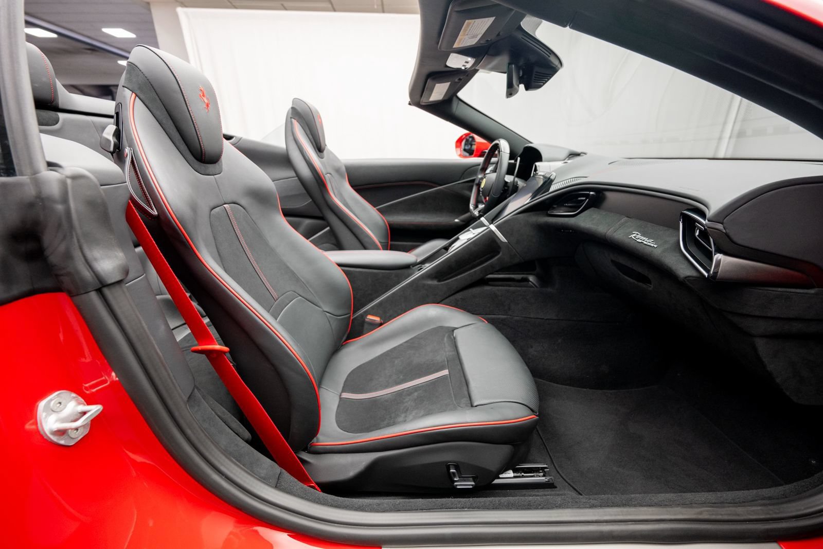 Used 2026 Ferrari Roma Spider RWD image 22