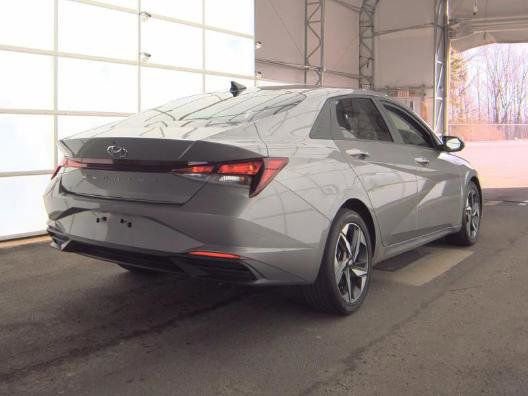Used 2023 Hyundai Elantra SEL w/ Convenience Package FWD image 4