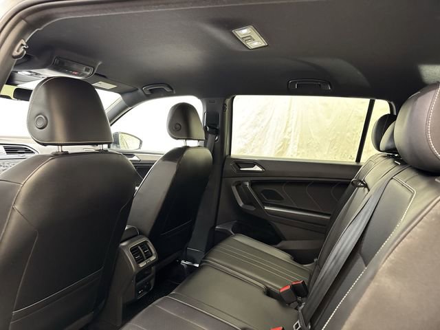 Used 2022 Volkswagen Tiguan SE R-Line image 13