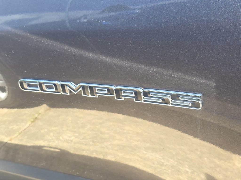 Used 2024 Jeep Compass Latitude image 18