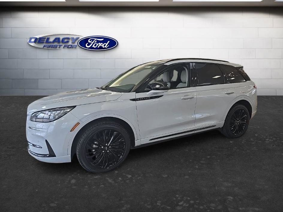 Used 2025 Lincoln Corsair AWD w/ Equipment Group 101A image 2