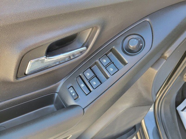 Used 2016 Chevrolet Trax LT w/ LT Convenience Package image 24