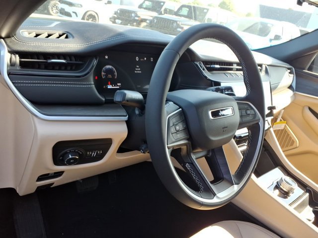 New 2026 Jeep Grand Cherokee L Limited w/ Luxury Tech Group II AWD/4WD image 6