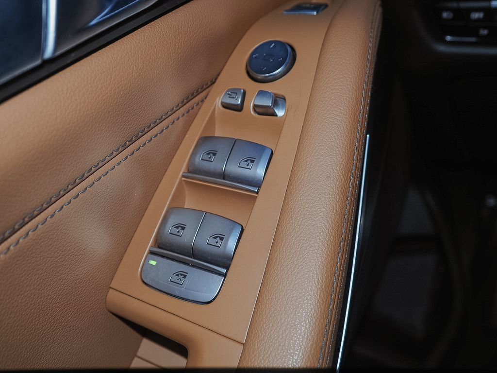 Used 2022 BMW X7 xDrive40i w/ M Sport Package image 31