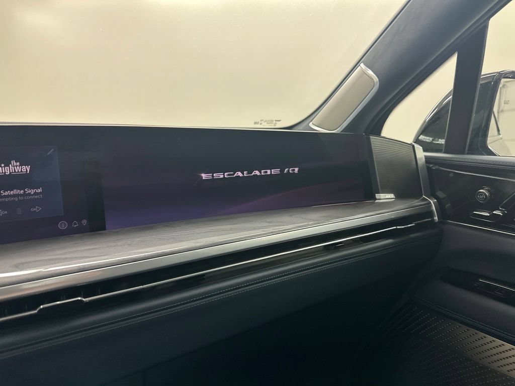 Certified 2025 Cadillac Escalade IQ Sport 2 w/ LPO, ONYX Package AWD/4WD image 46