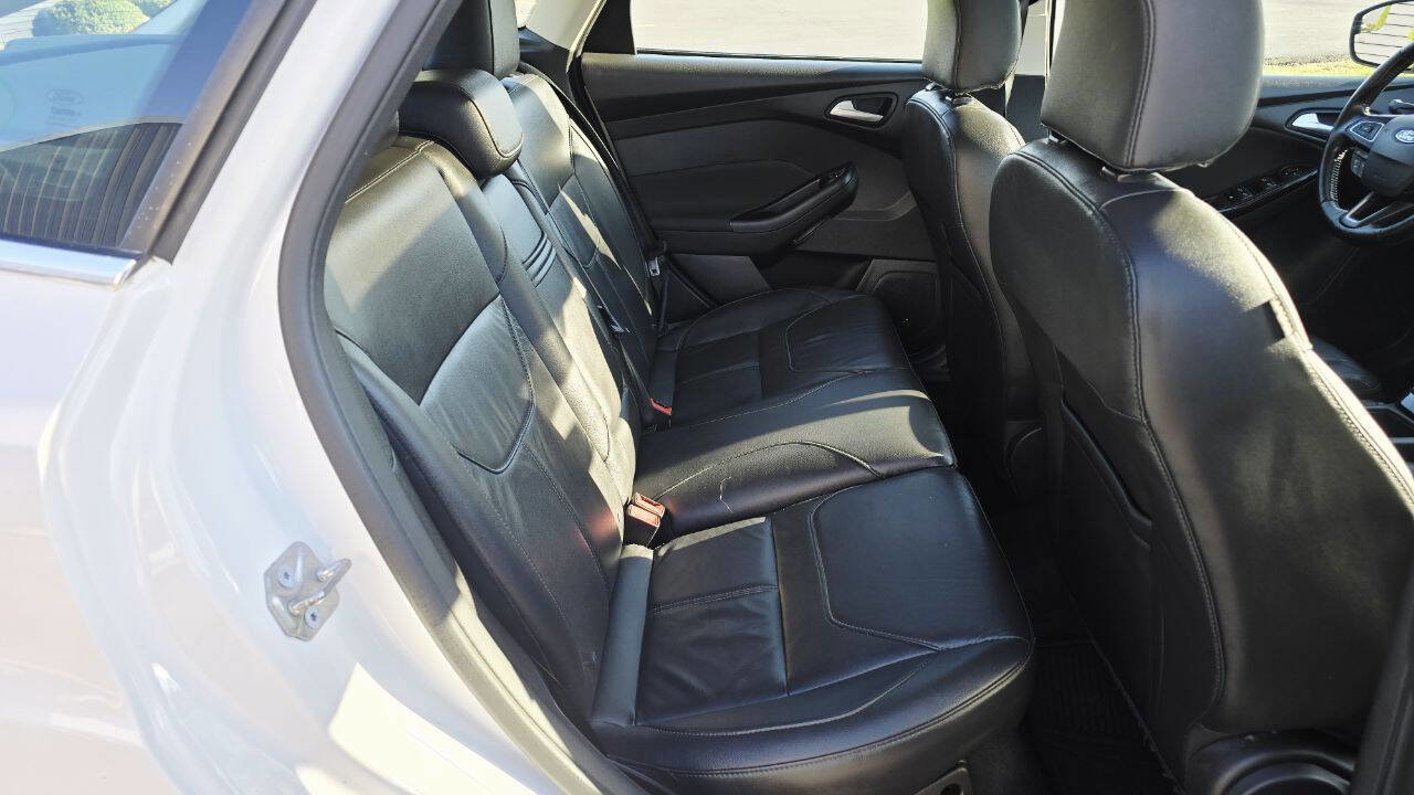 Used 2016 Ford Focus Titanium w/ Titanium Winter Package FWD image 15