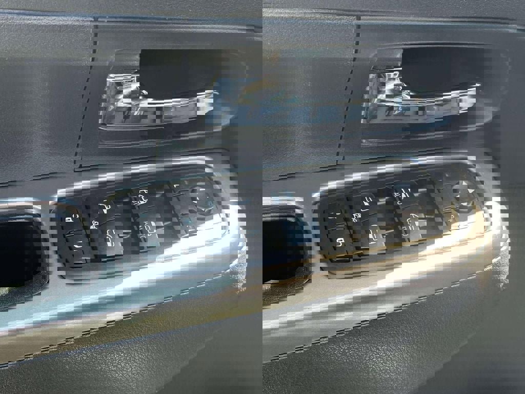 Used 2012 Jeep Liberty Limited Jet w/ Comfort/Convenience Group image 16