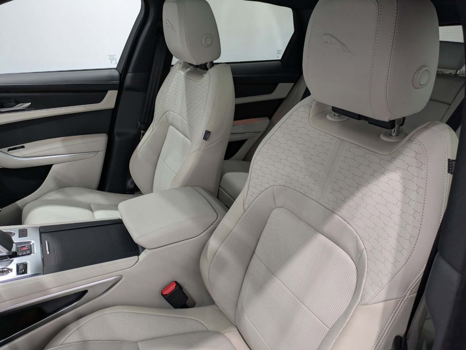 New 2026 Jaguar F-PACE R-Dynamic S image 8